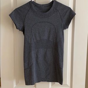 lululemon short sleeve gray swiftly tee size 2